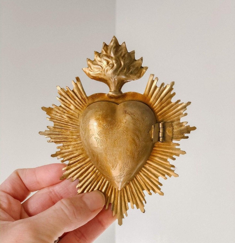 Home Decor A.S. International | Vintage Sacred Heart Medallion