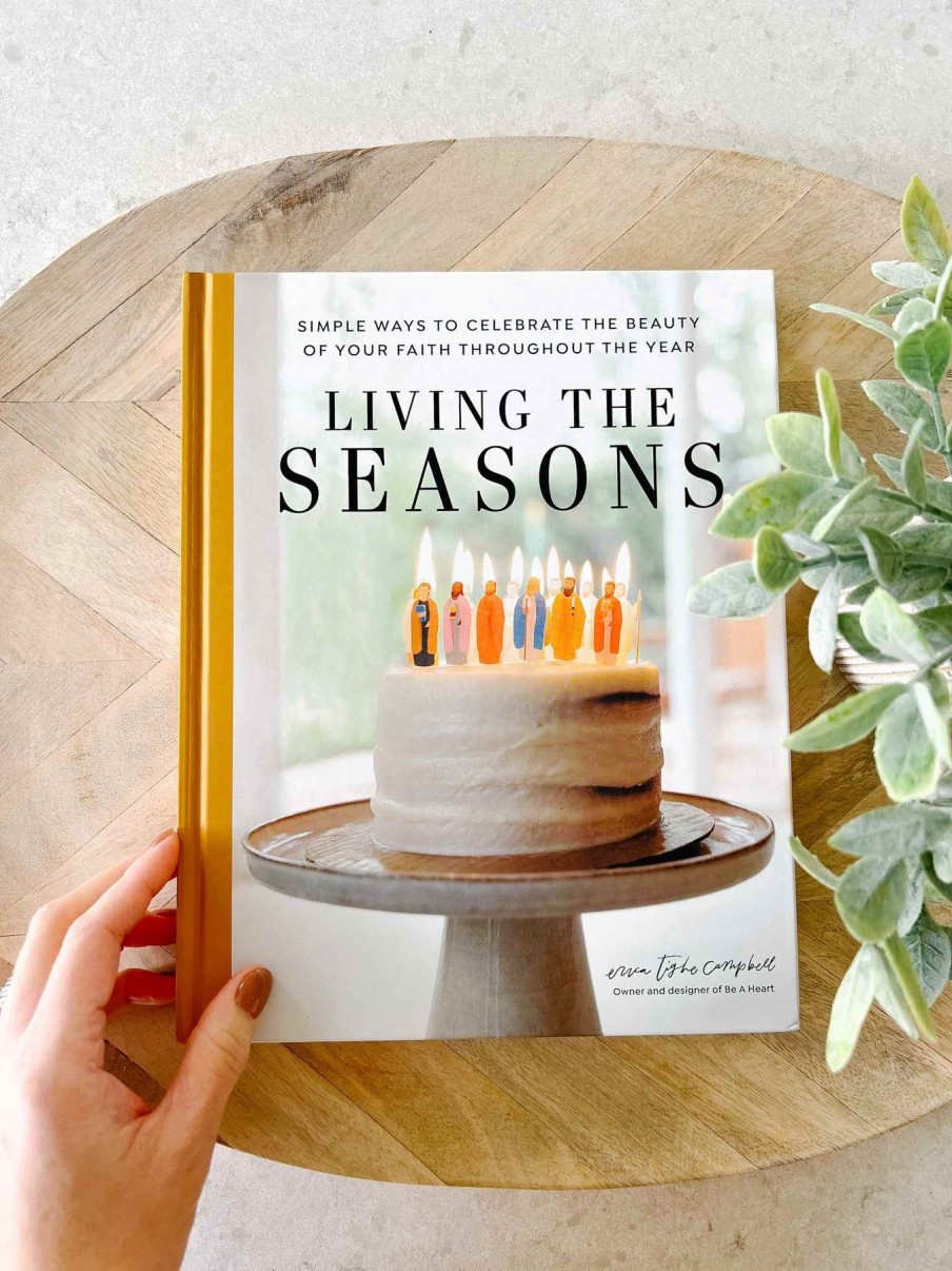 Paper Goods Ave Maria Press | Living The Seasons - Book