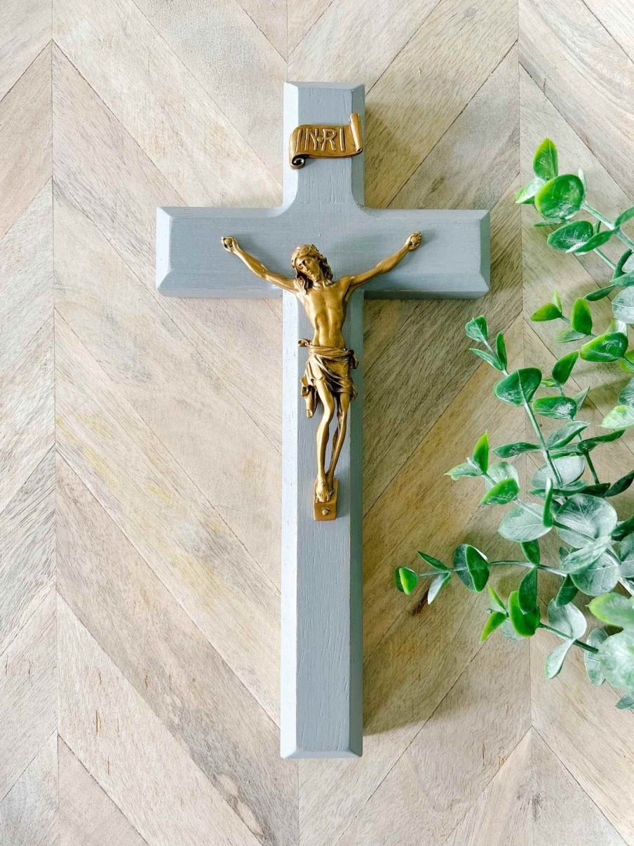 Home Decor Hirten | Gray Distressed Wood Crucifix